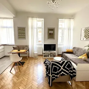Cozy City Close To Metro - Self Check-in Apartment Wien